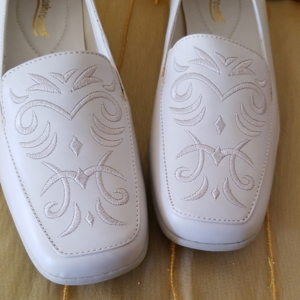 Mushrooms Embroidered Flats
